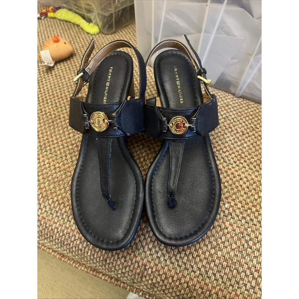 Tommy HILFIGER Womens Thong Platform Sandals Size 8.5 Wedge Black Gold Logo Sexy